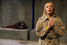 AGATHA foto Eva Roefs. Light design vinny jones